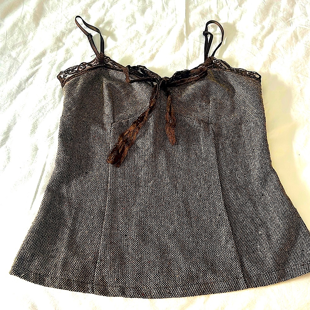 New viscose, and wool tank top with lace trim